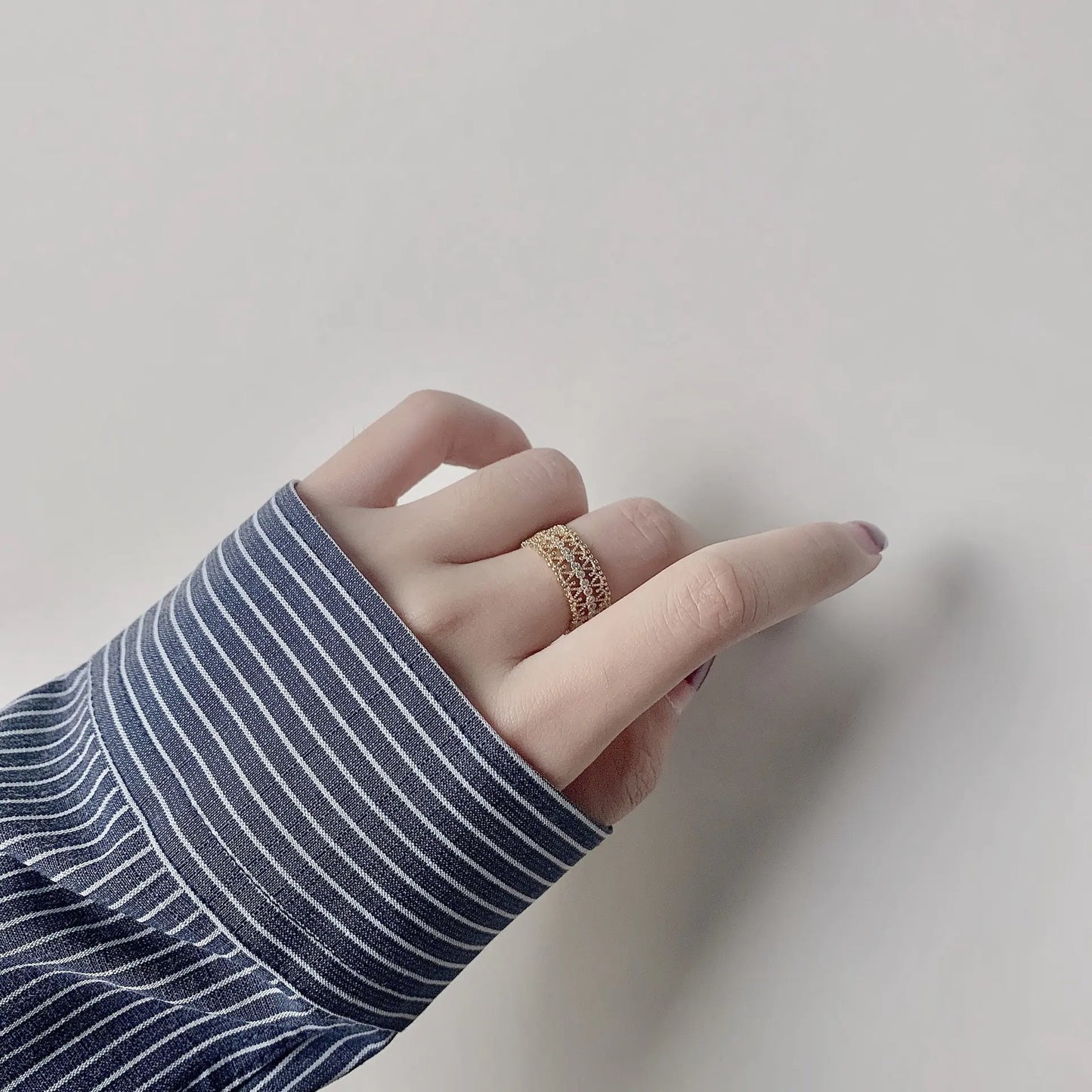 Trendy Lace Hollow Open Ring for Fashion Enthusiasts